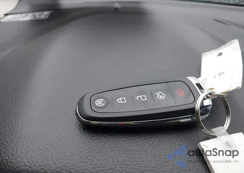 2014 Ford Focus Titanium z USA, uszkodzony, nr VIN 1FADP3J21EL309924